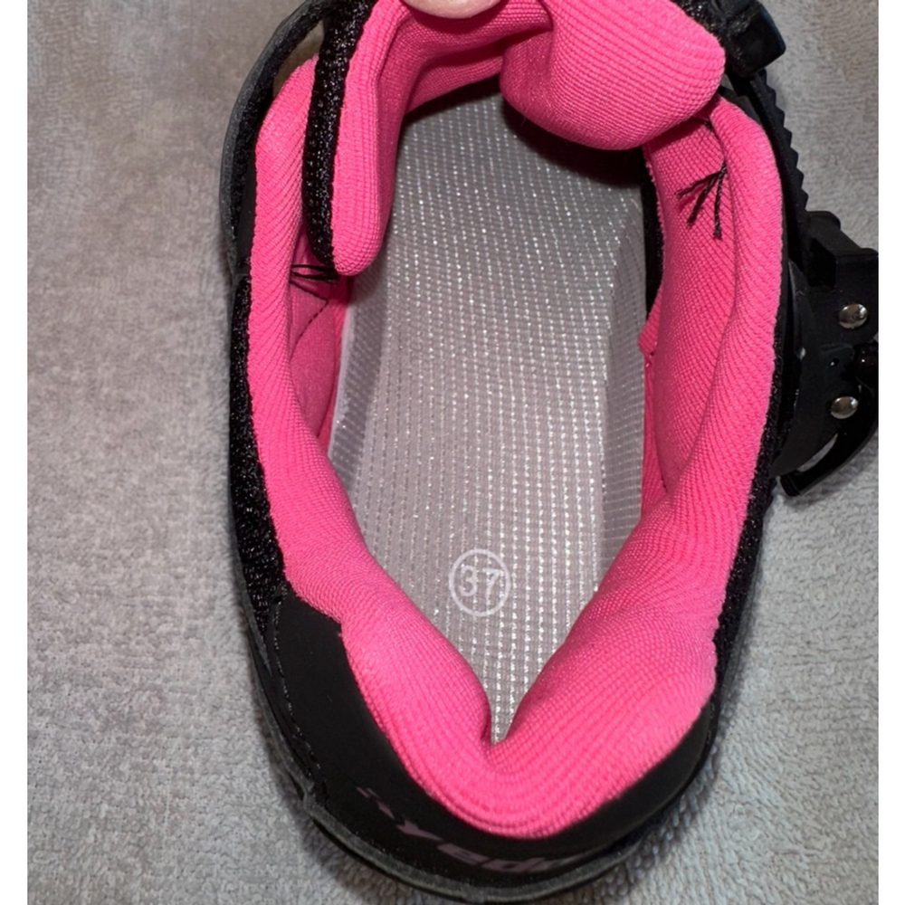 NWOB (Store Display) Women’s 6 1/2 Black/Pink Kyedoo Cycling Shoes - Picture 6 of 7